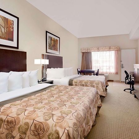 Ramada By Wyndham Lac La Biche Εξωτερικό φωτογραφία