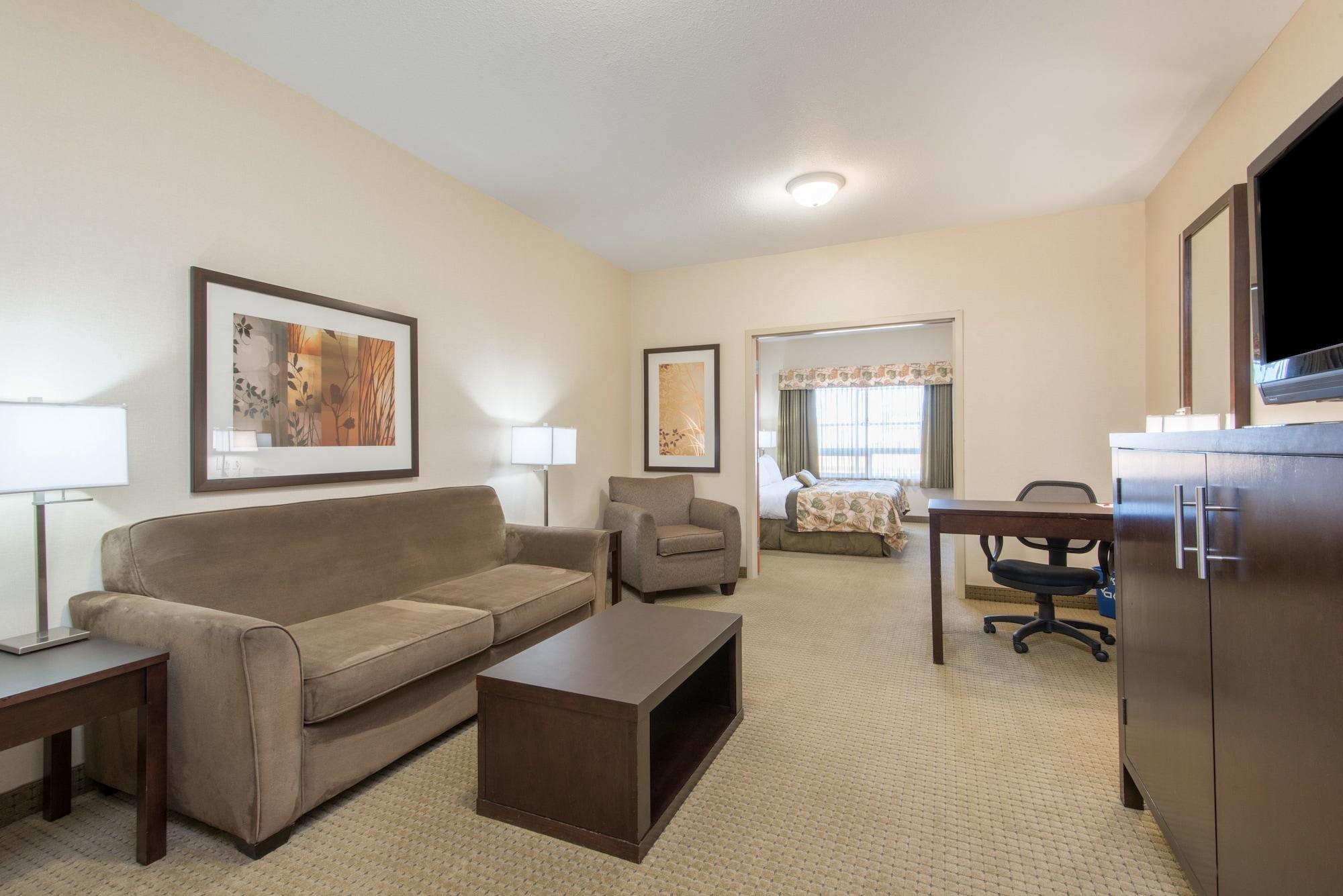 Ramada By Wyndham Lac La Biche Εξωτερικό φωτογραφία