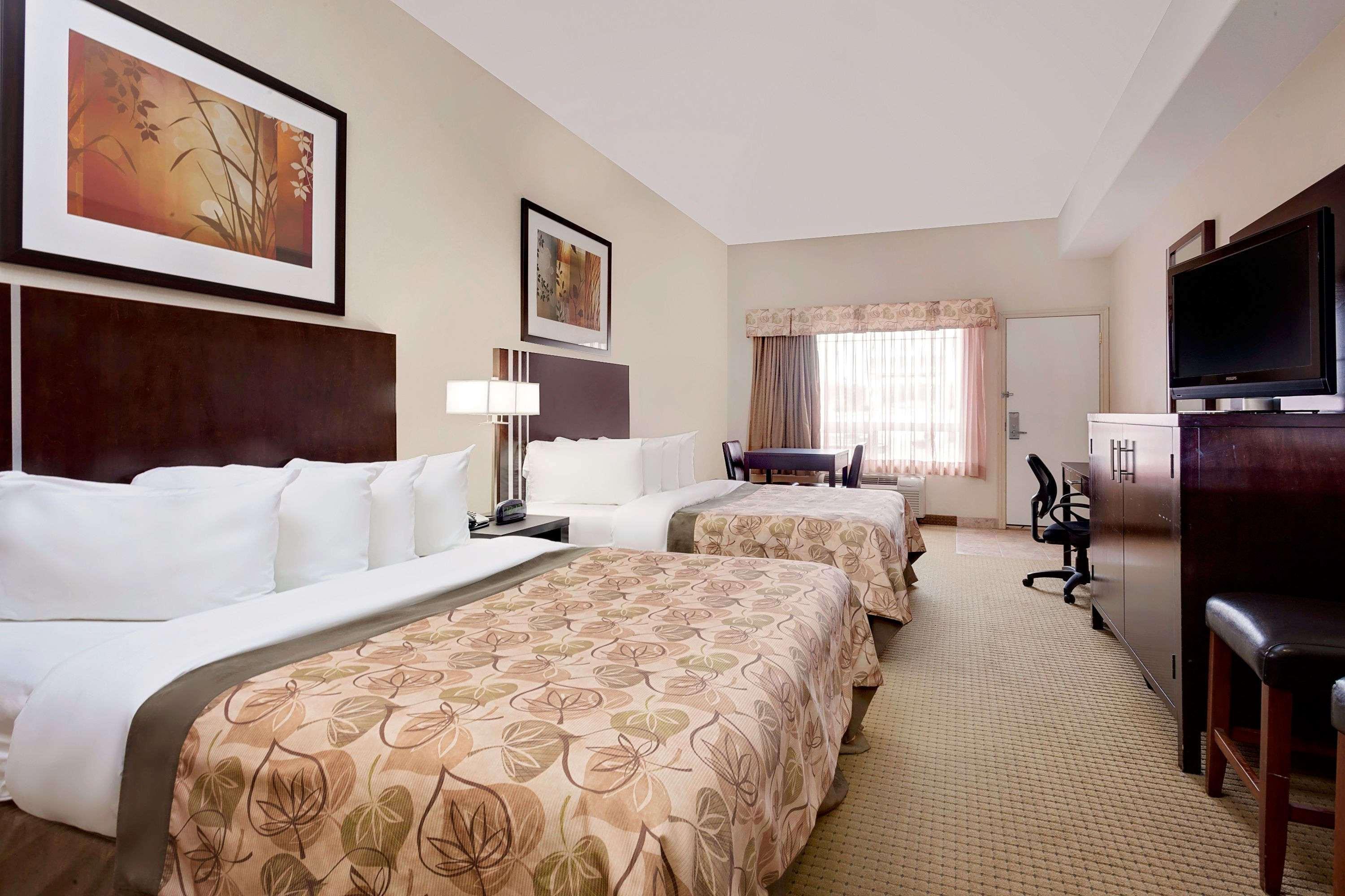 Ramada By Wyndham Lac La Biche Εξωτερικό φωτογραφία