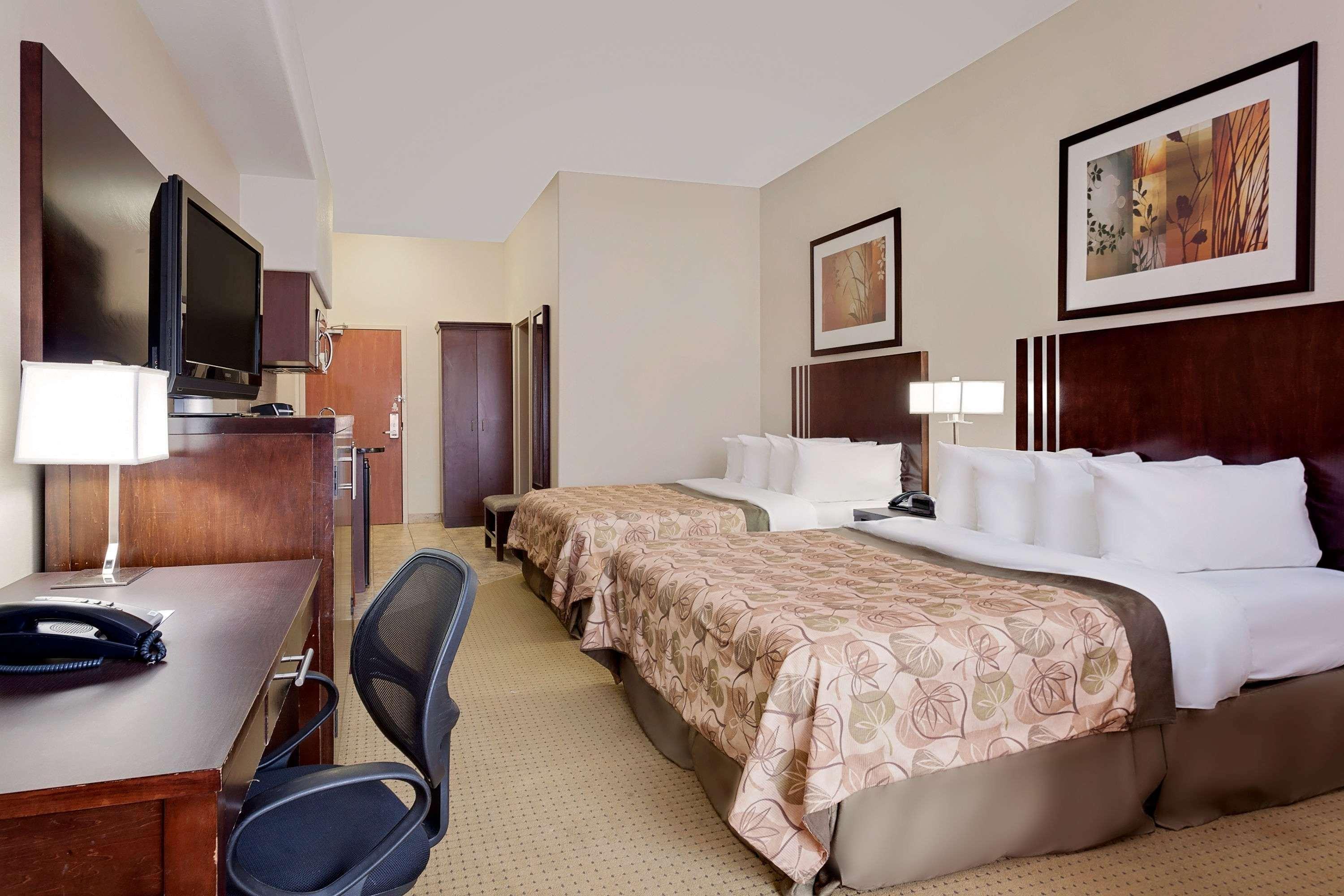 Ramada By Wyndham Lac La Biche Εξωτερικό φωτογραφία