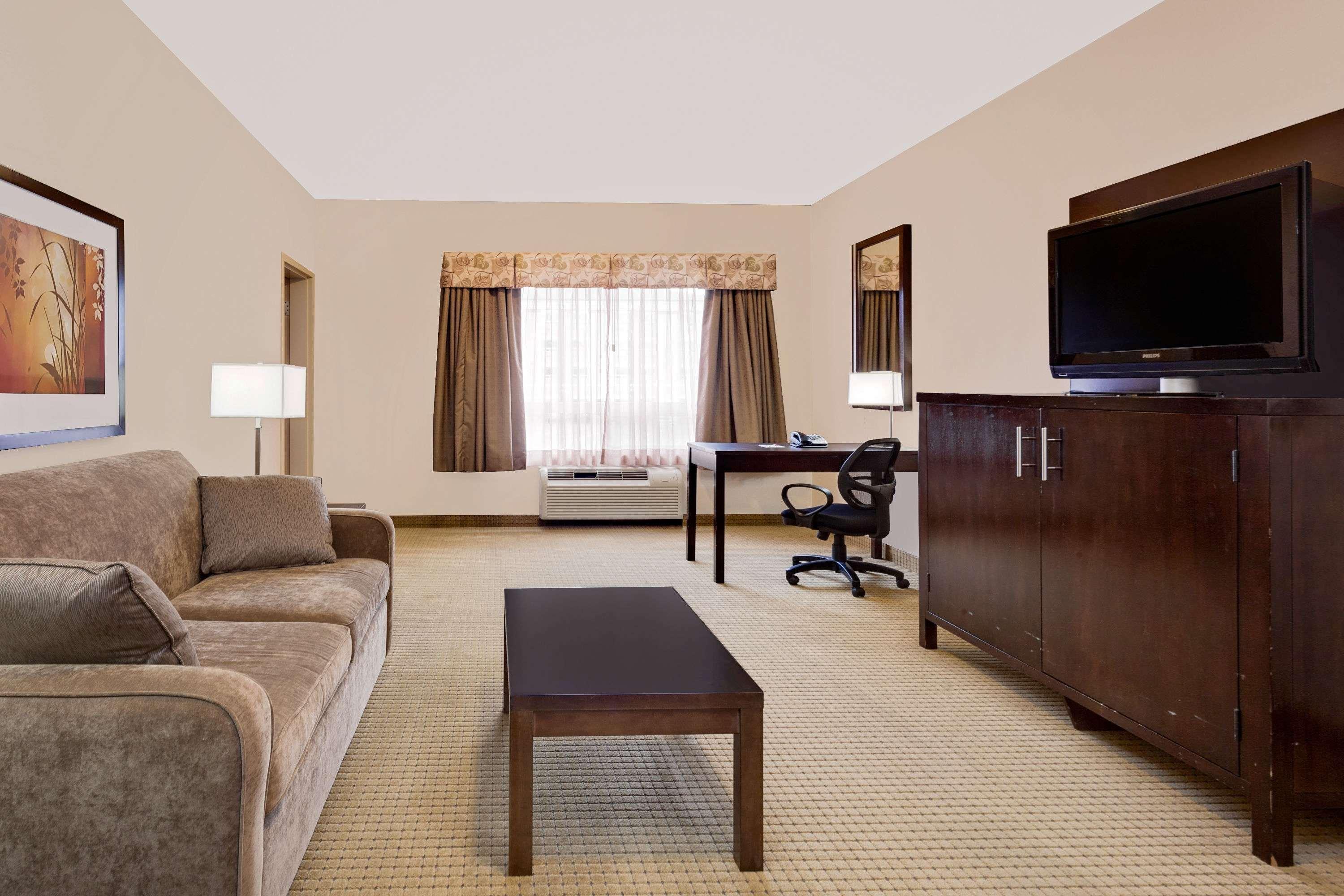 Ramada By Wyndham Lac La Biche Εξωτερικό φωτογραφία