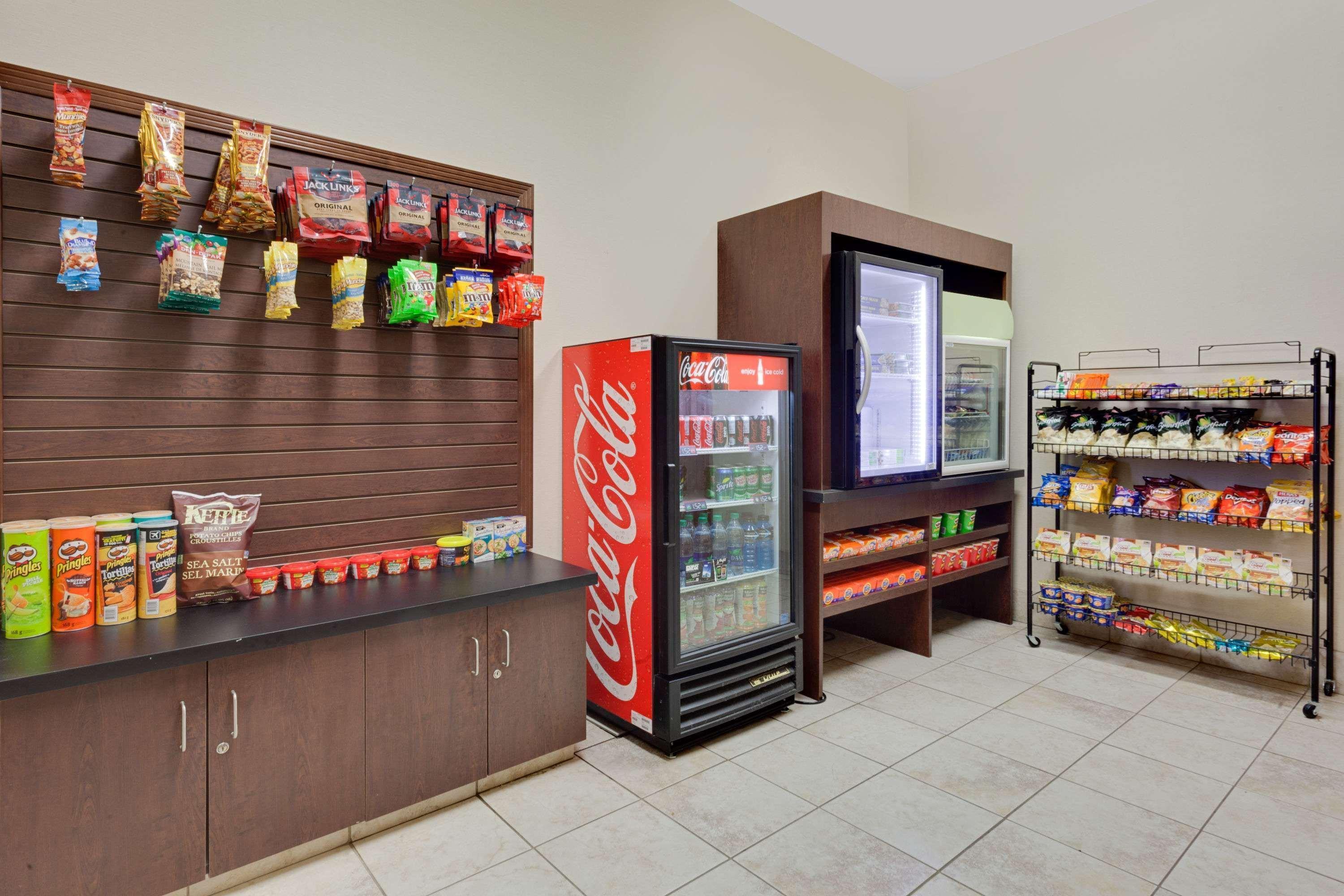 Ramada By Wyndham Lac La Biche Εξωτερικό φωτογραφία