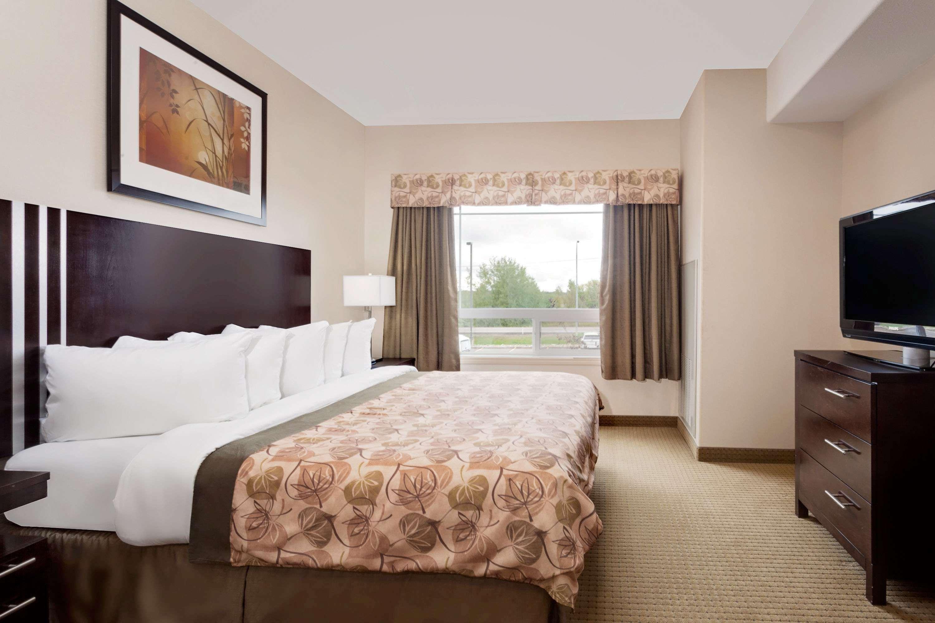 Ramada By Wyndham Lac La Biche Εξωτερικό φωτογραφία
