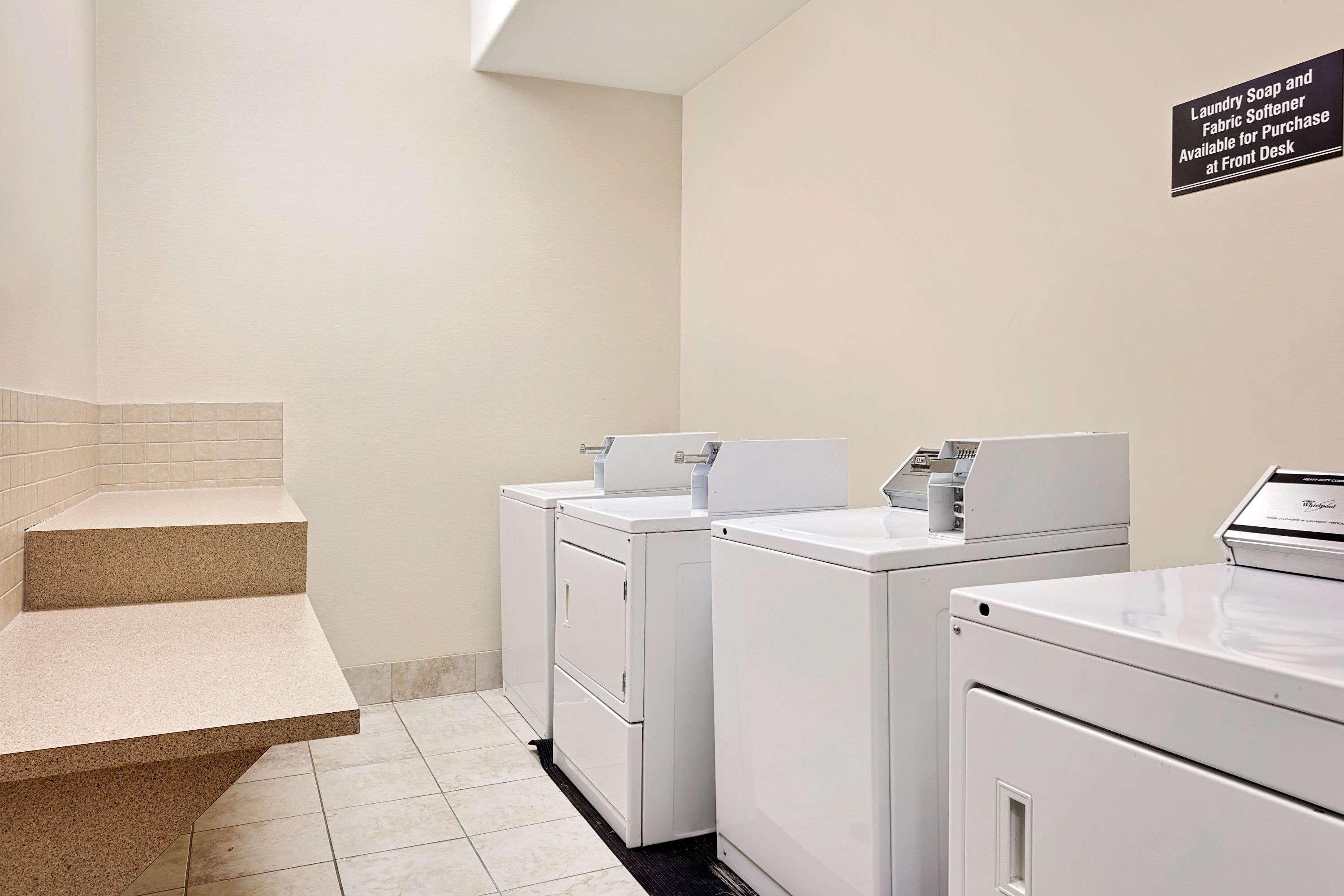 Ramada By Wyndham Lac La Biche Εξωτερικό φωτογραφία