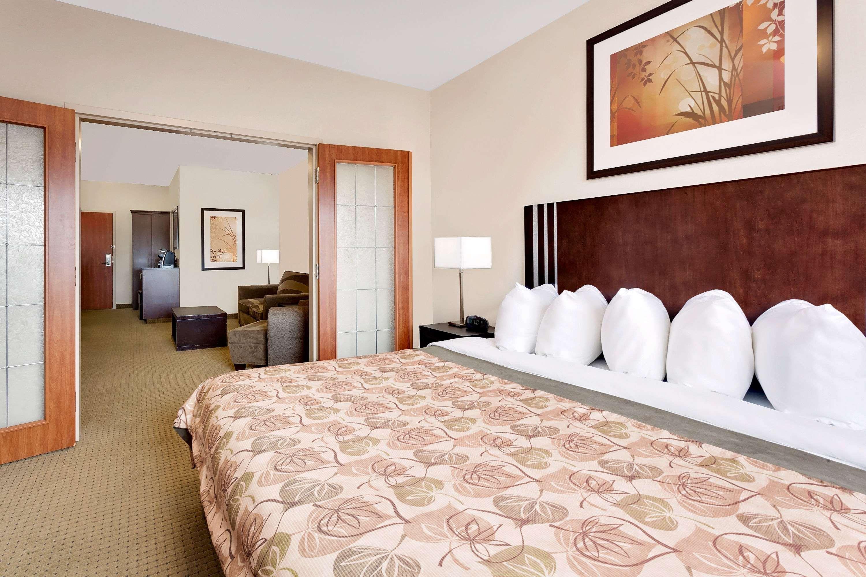 Ramada By Wyndham Lac La Biche Εξωτερικό φωτογραφία