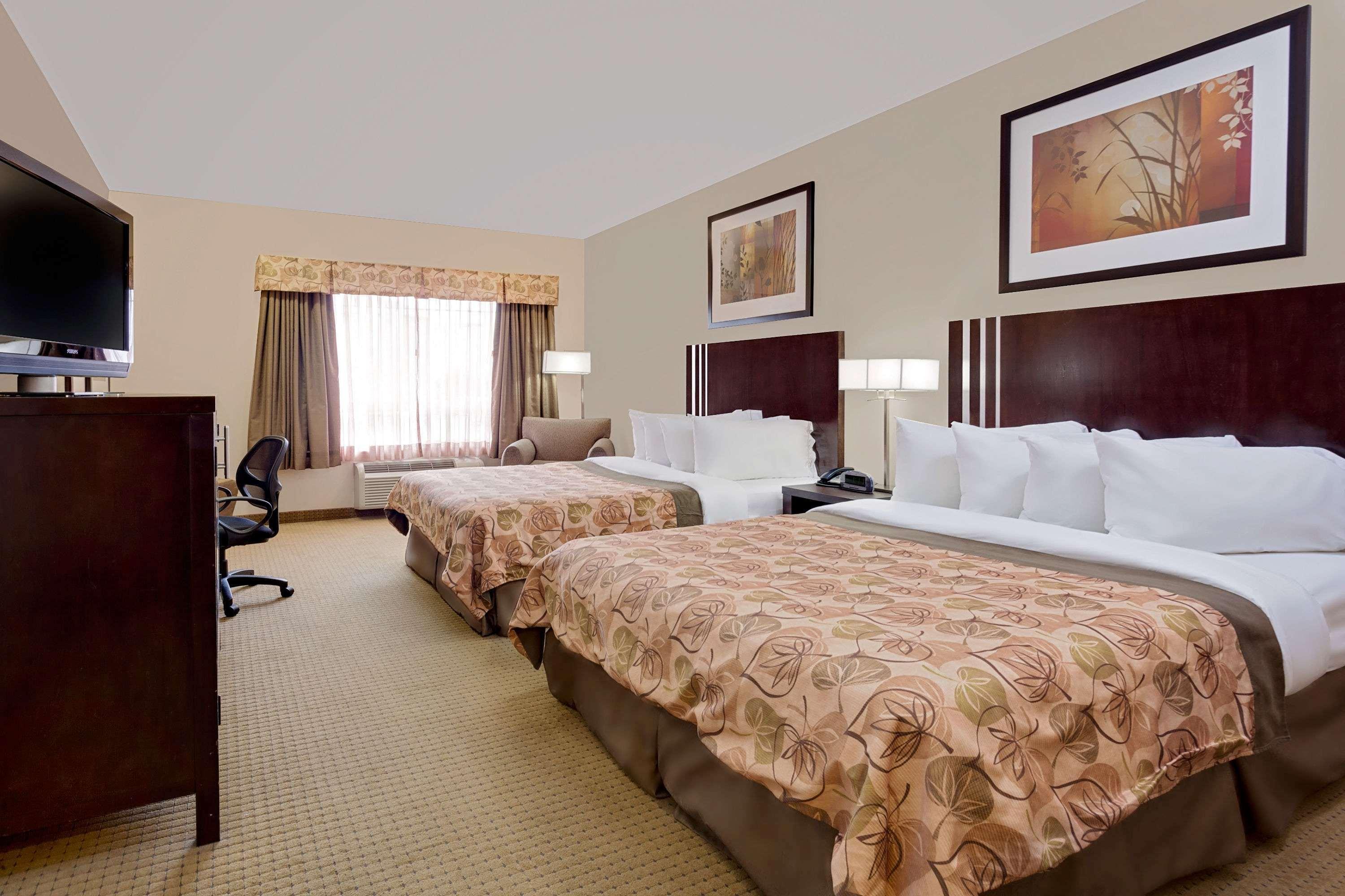 Ramada By Wyndham Lac La Biche Εξωτερικό φωτογραφία