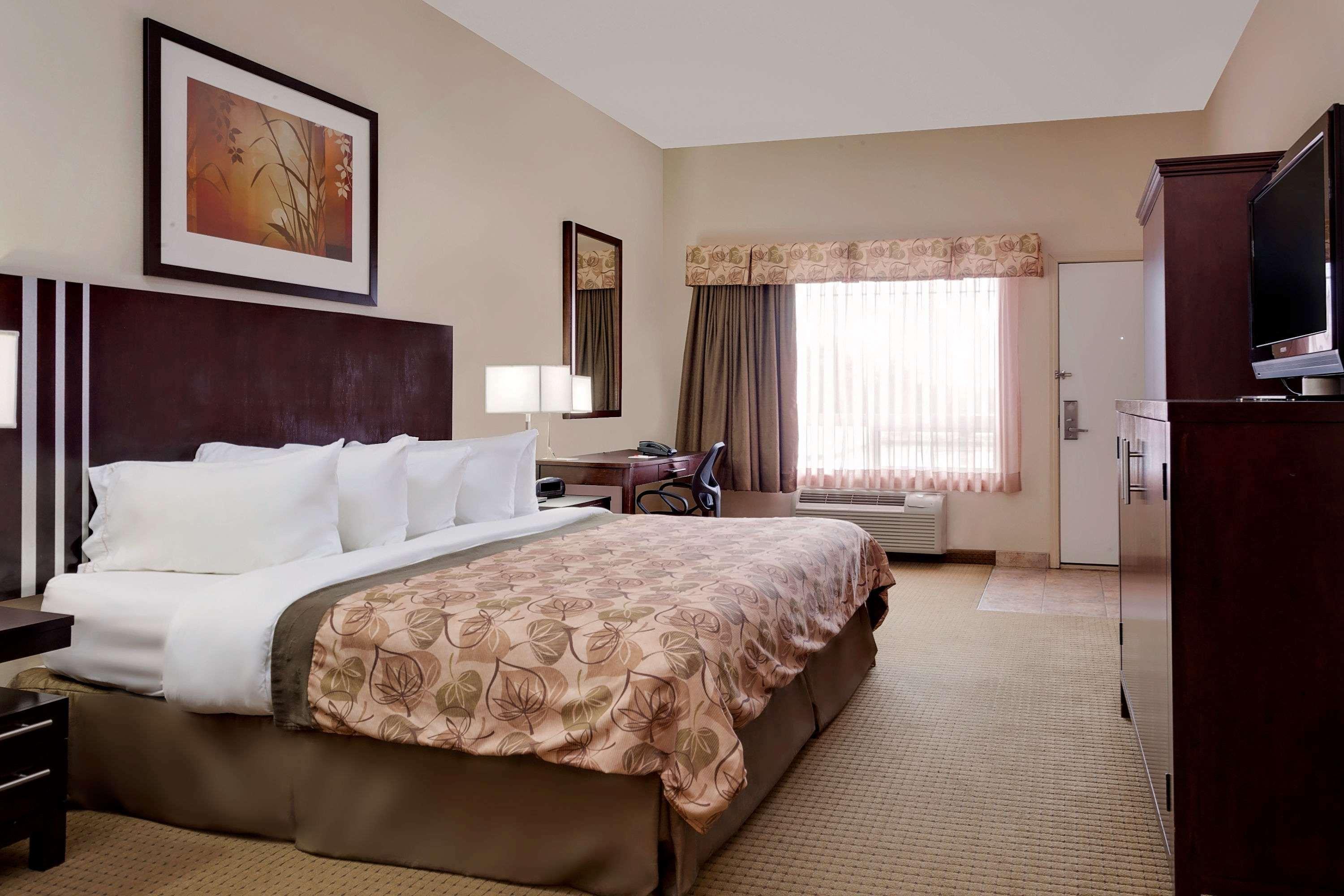 Ramada By Wyndham Lac La Biche Εξωτερικό φωτογραφία