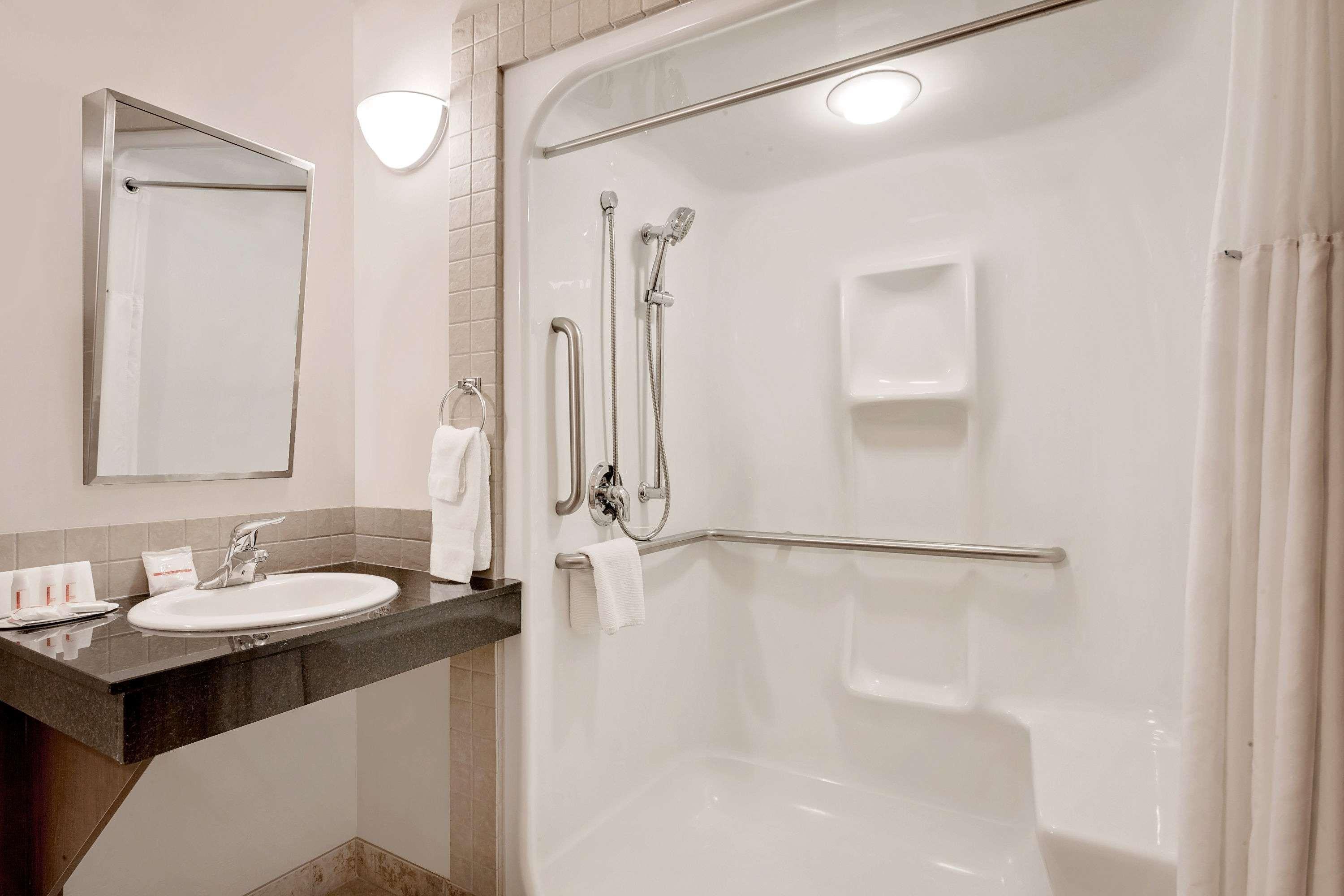 Ramada By Wyndham Lac La Biche Εξωτερικό φωτογραφία