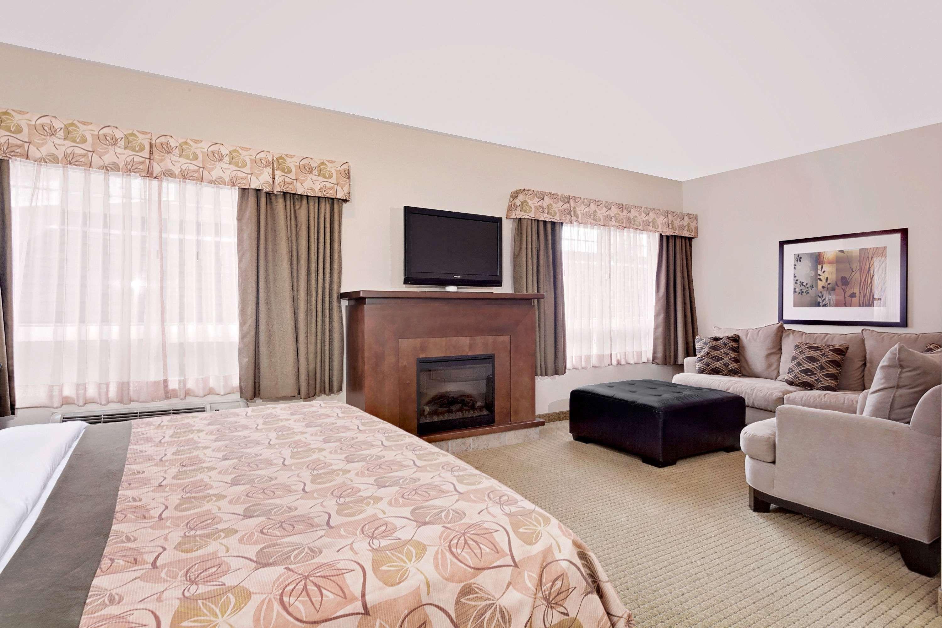 Ramada By Wyndham Lac La Biche Εξωτερικό φωτογραφία