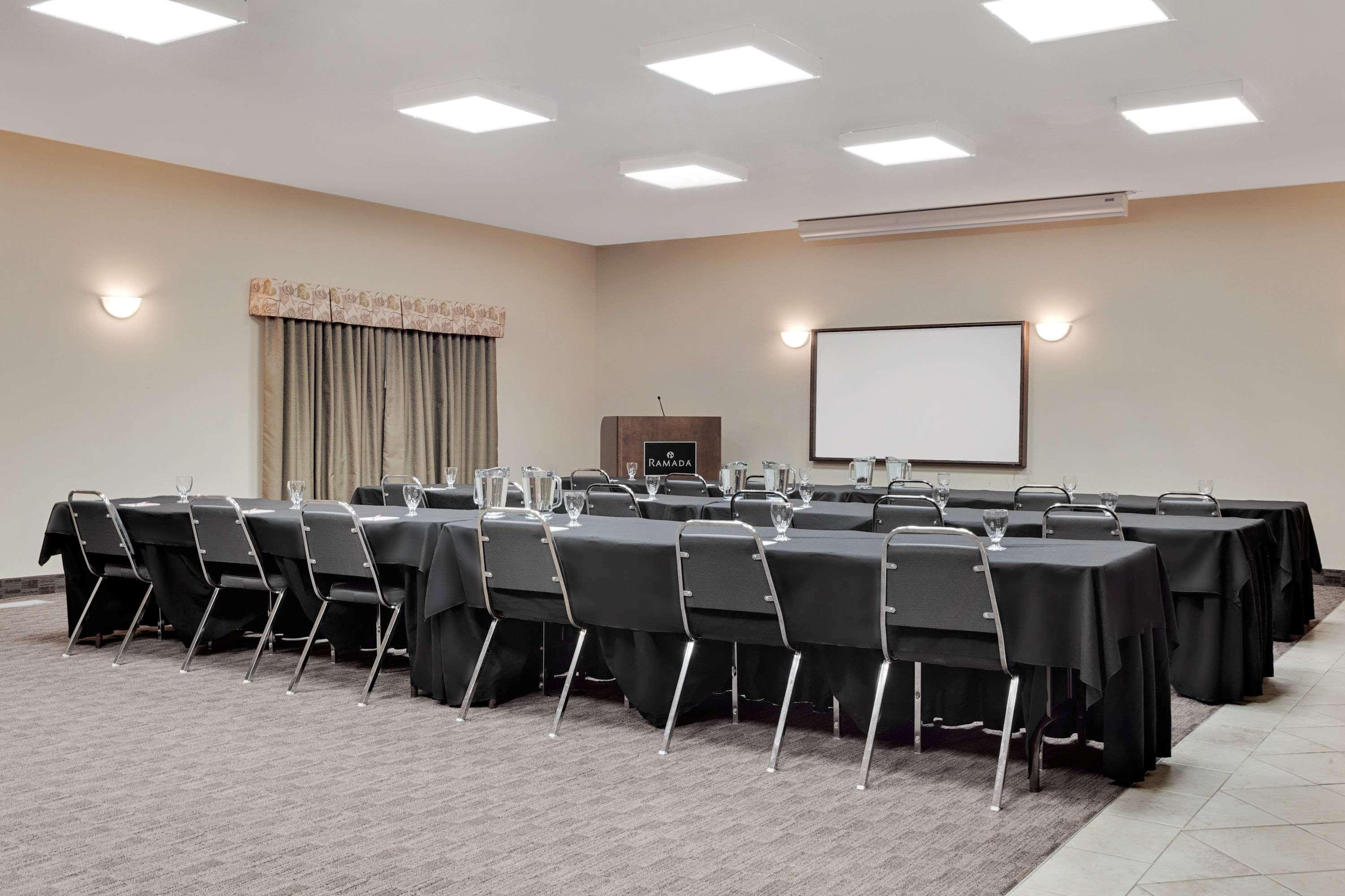 Ramada By Wyndham Lac La Biche Εξωτερικό φωτογραφία