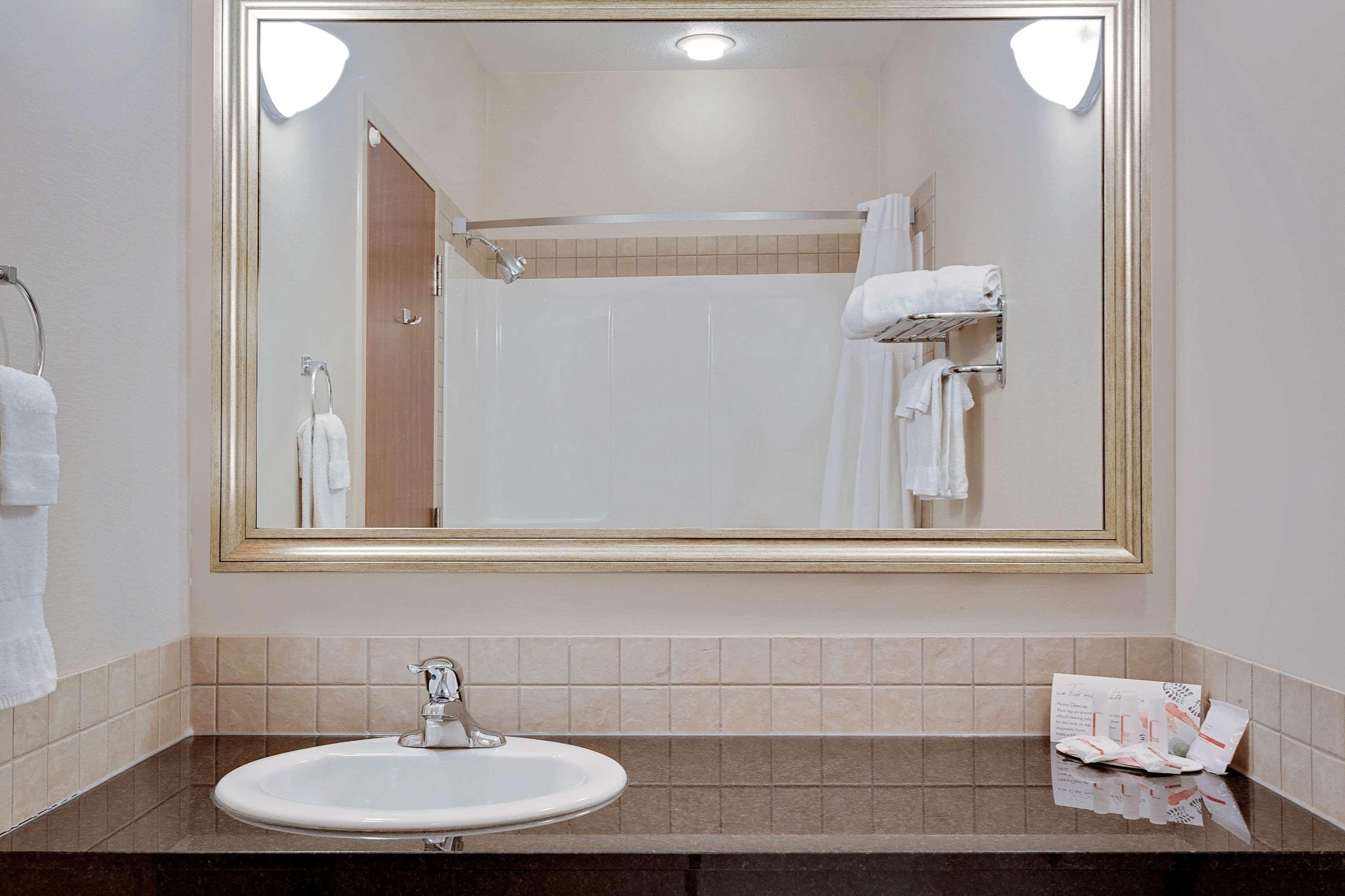 Ramada By Wyndham Lac La Biche Εξωτερικό φωτογραφία