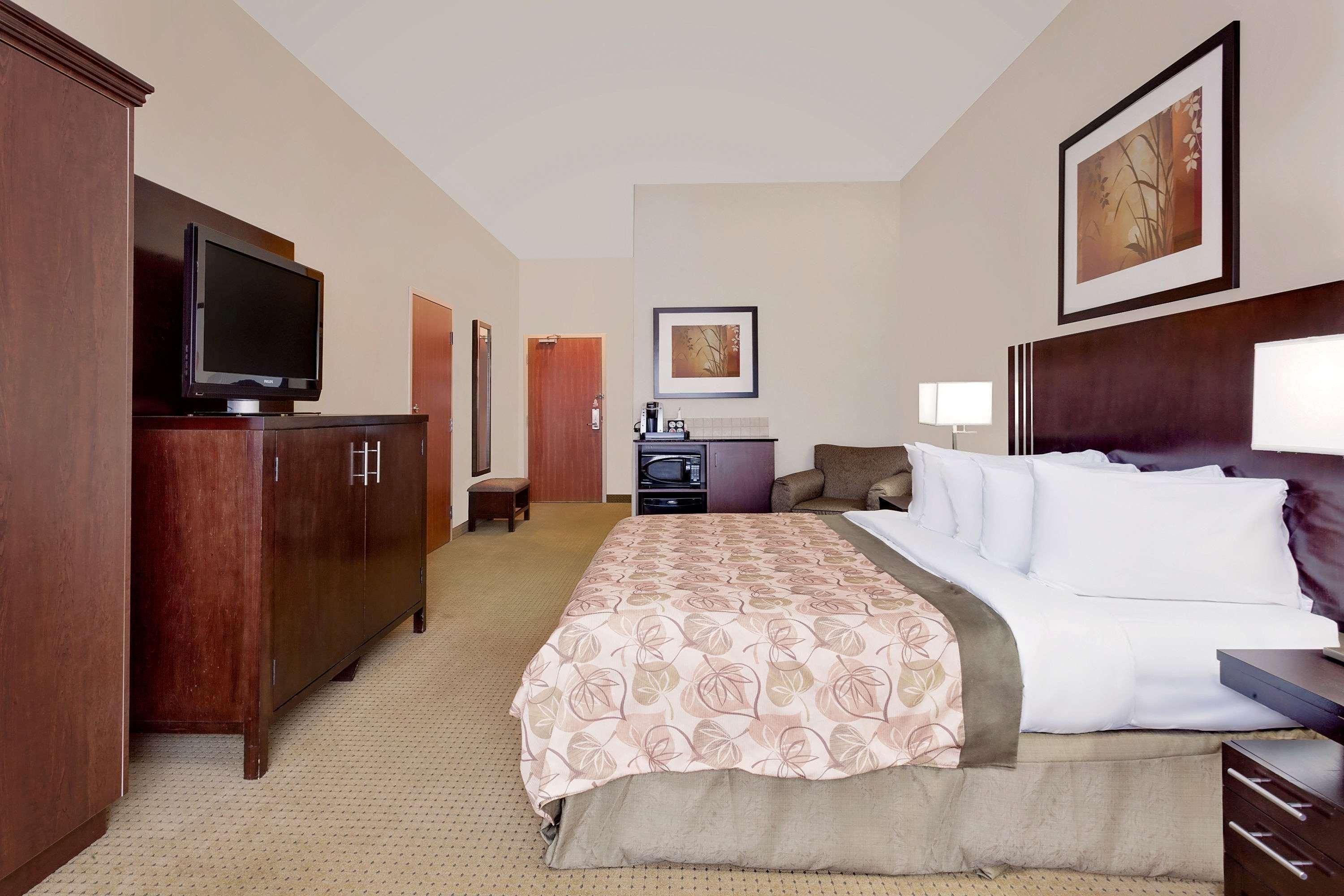 Ramada By Wyndham Lac La Biche Εξωτερικό φωτογραφία