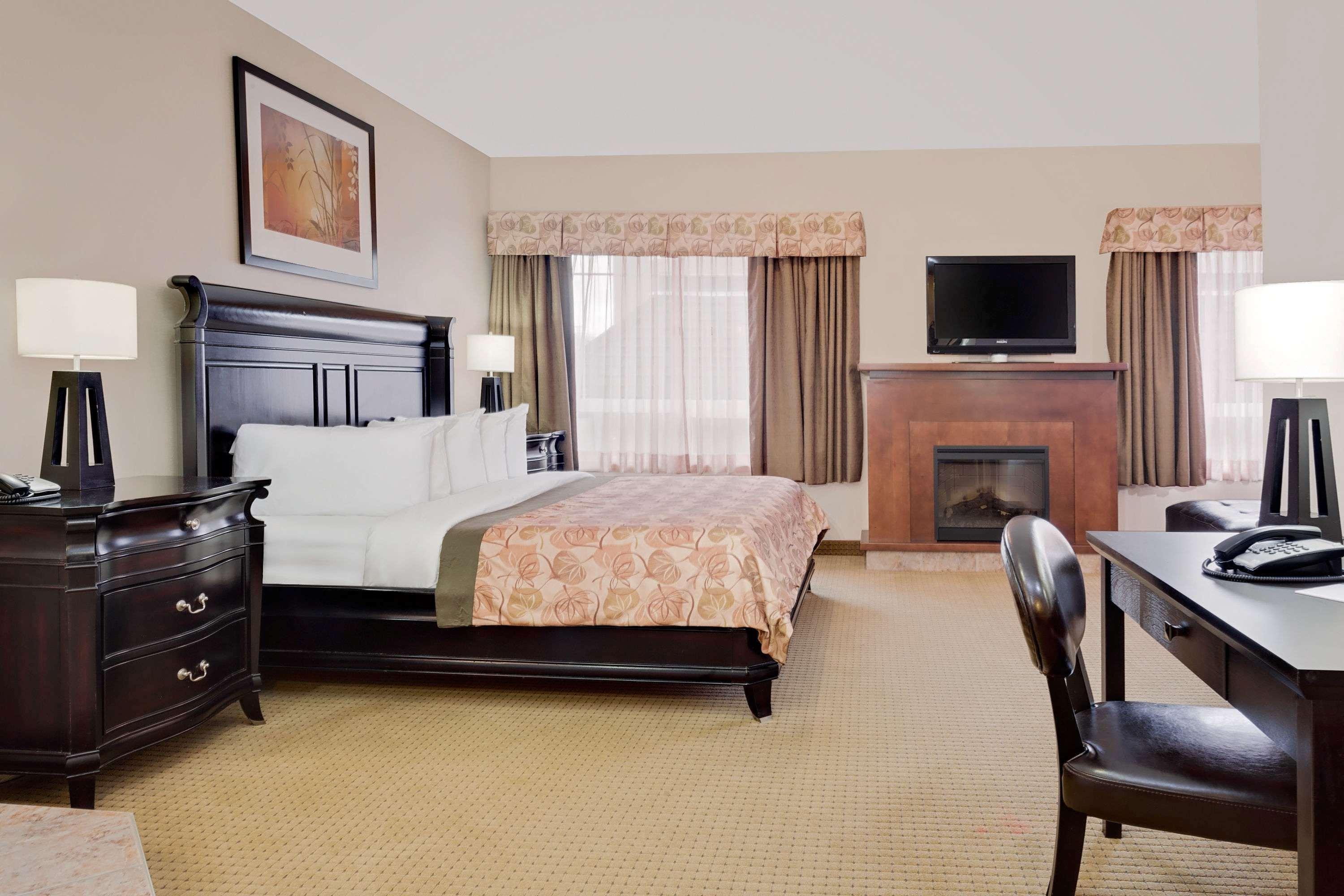 Ramada By Wyndham Lac La Biche Εξωτερικό φωτογραφία