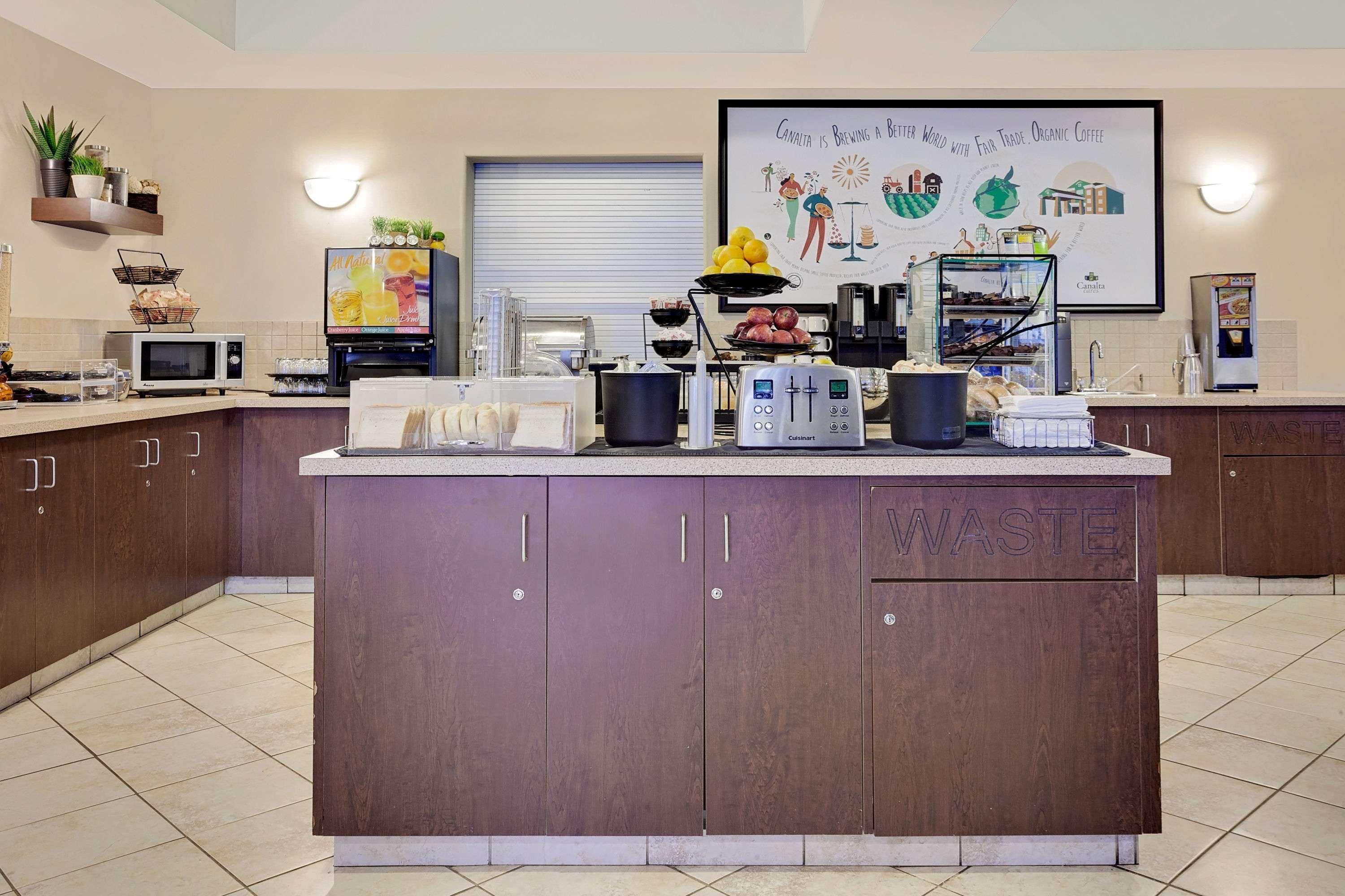 Ramada By Wyndham Lac La Biche Εξωτερικό φωτογραφία