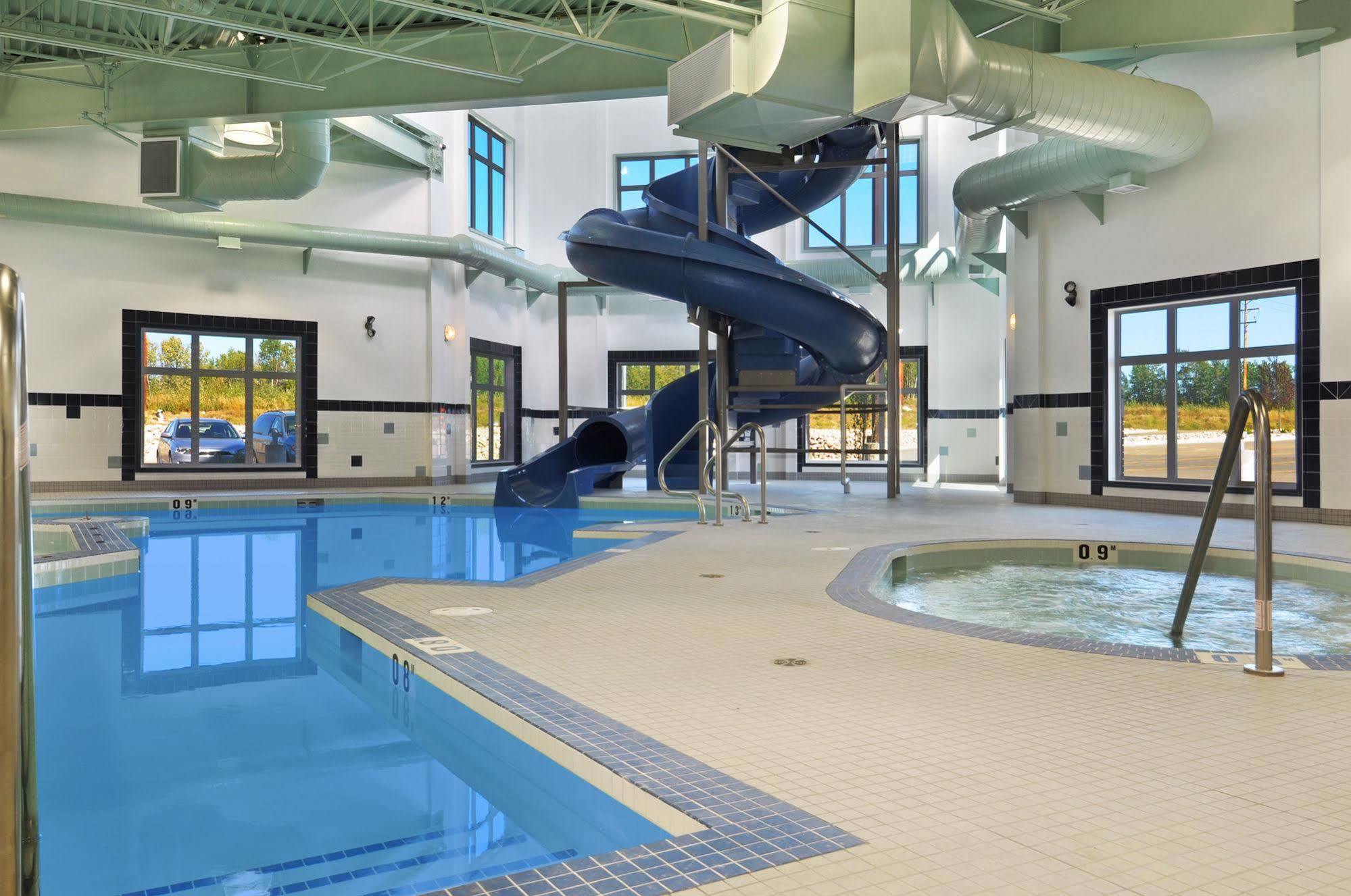 Ramada By Wyndham Lac La Biche Εξωτερικό φωτογραφία