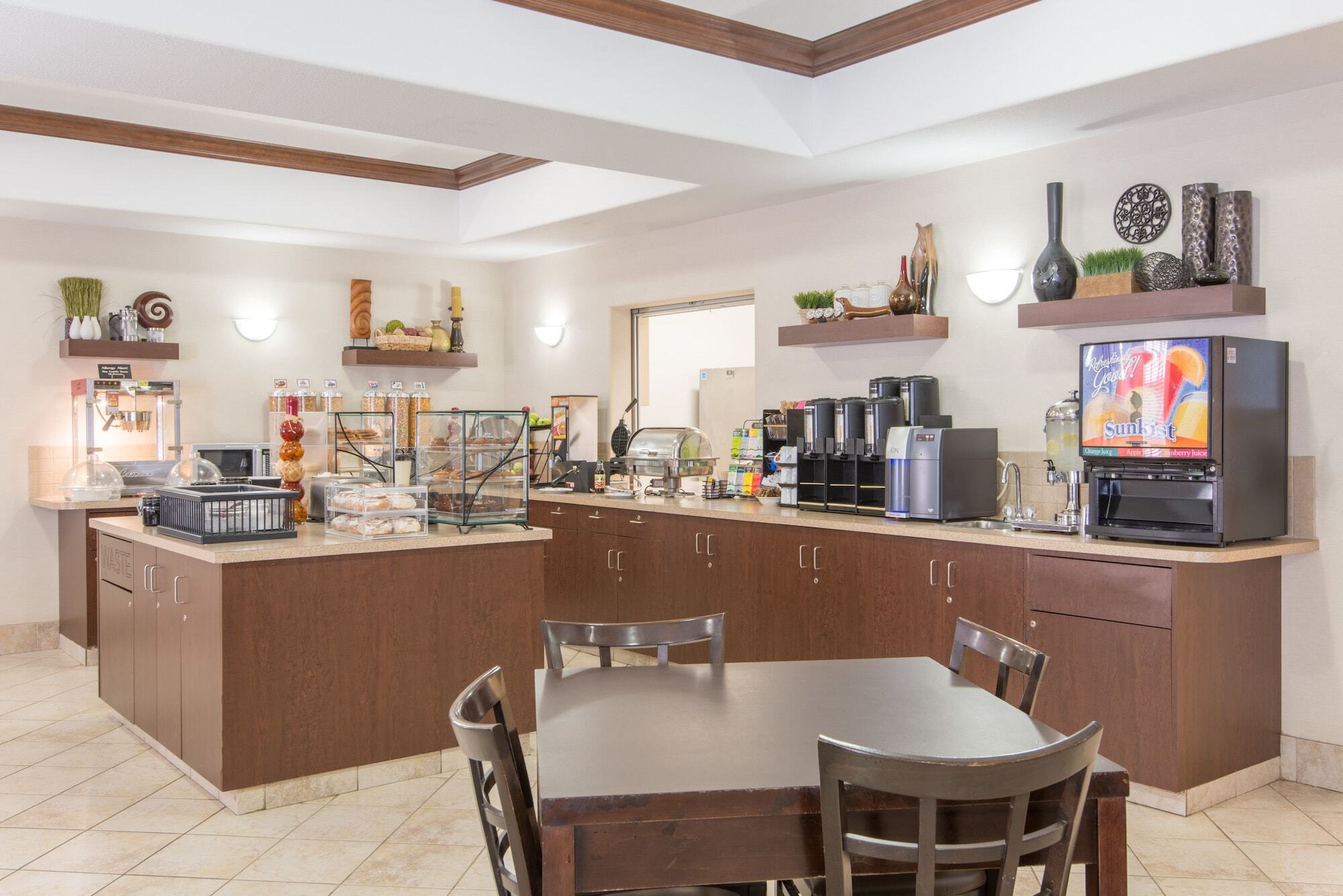 Ramada By Wyndham Lac La Biche Εξωτερικό φωτογραφία