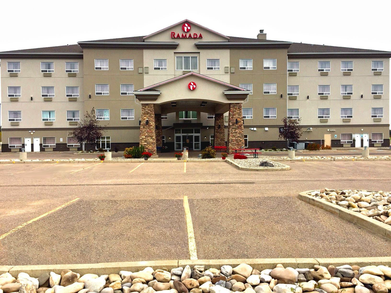Ramada By Wyndham Lac La Biche Εξωτερικό φωτογραφία